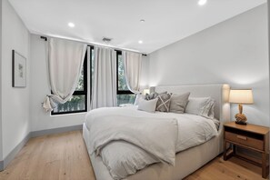 2 habitaciones, escritorio, tabla de planchar con plancha y wifi gratis 