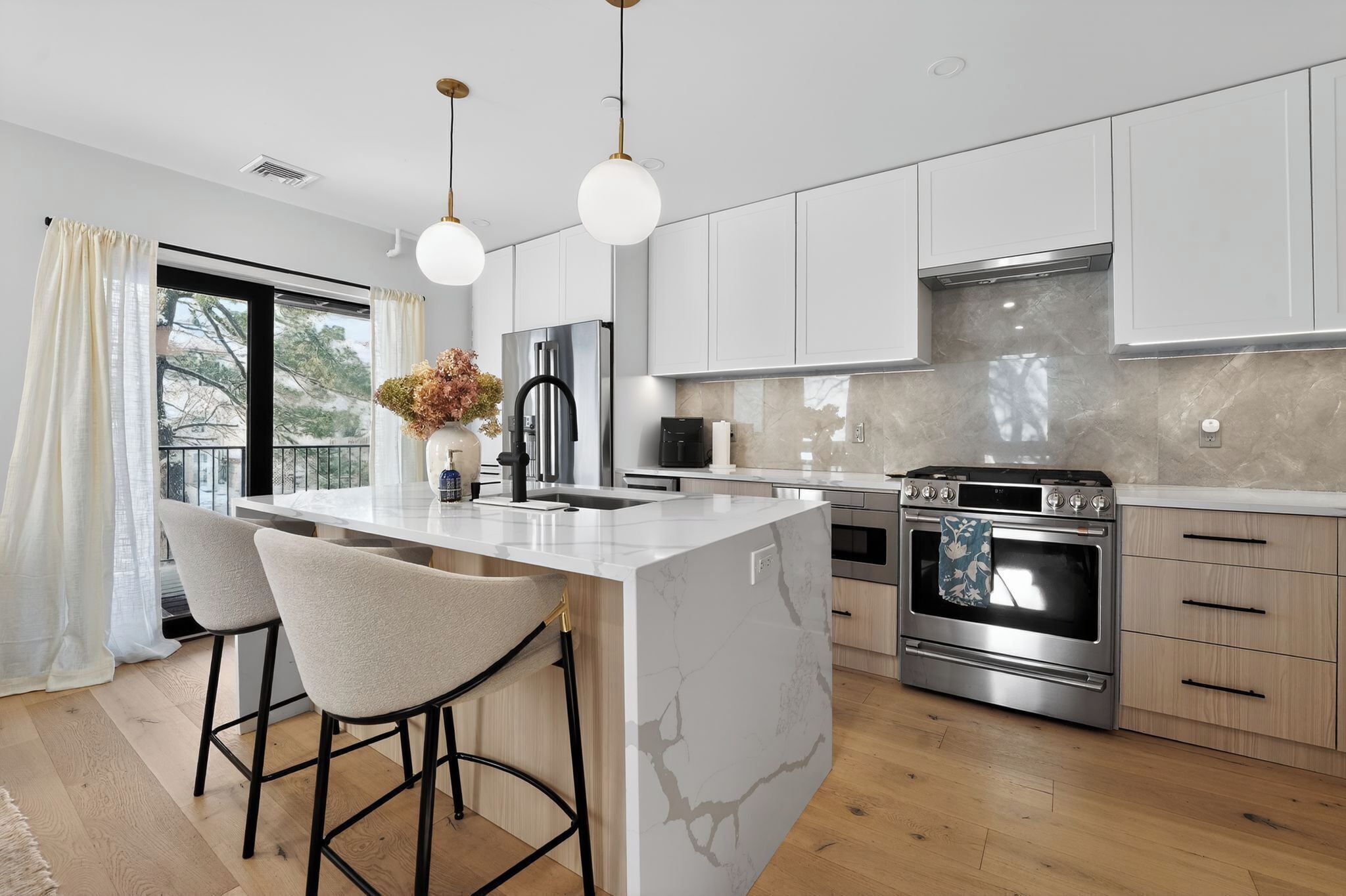 Refrigerador, microondas, horno, placa de cocina