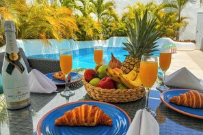 Pool - Beach Villa Azure with Jacuzzi and private Pool (Punta Cana)