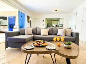TV - Beach Villa Coral | Private Pool, BBQ and Maid | 3BR (Punta Cana)