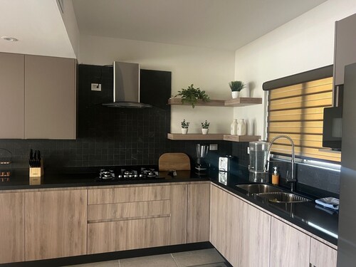 Beautiful clean house very close to the consulate!