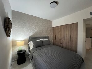 4 bedrooms, iron/ironing board, internet, bed sheets - Beautiful clean house very close to the consulate! (Juárez)