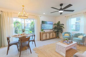 Interior - NEW Tan Lines Club! Pool Relax, 10 min Beach (Largo)