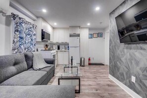 テレビ、書斎 / ワークスペース