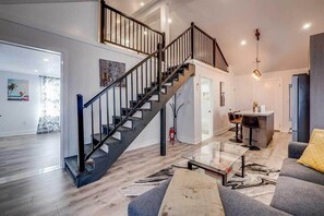 テレビ、書斎 / ワークスペース