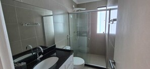 Hair dryer, towels, toilet paper - 5 SUITES CASA CREME 3 - CENTER OF PORTO DE GALINHAS - "Mr. Valdo's Little House" (Ipojuca)