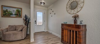 Quiet, comfortable & extensively updated - 2 bedroom