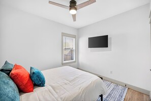Iron/ironing board, WiFi, bed sheets - Peaceful 3-bedroom house 7 minutes from Bush Intercontinental Airport (Humble)