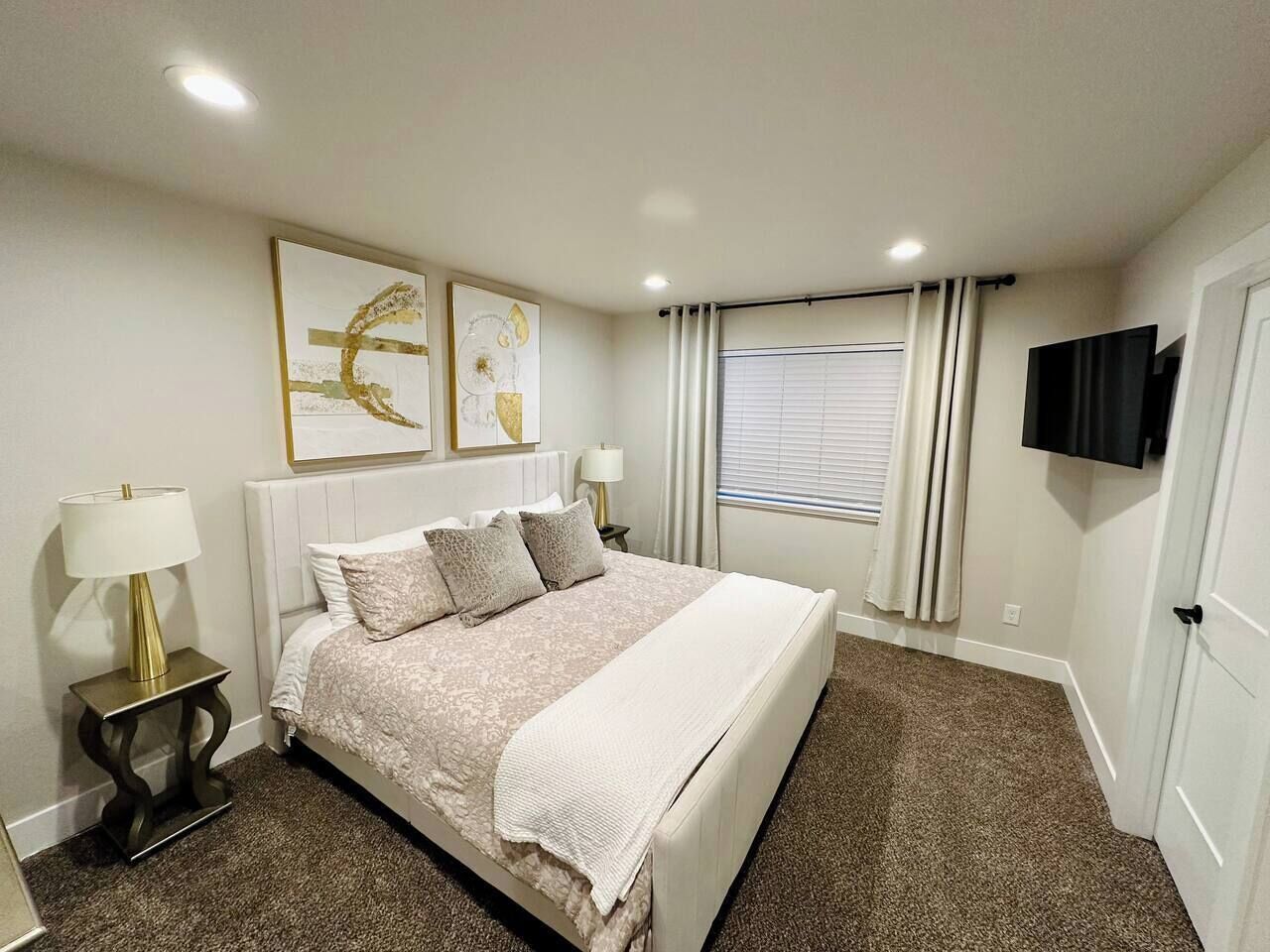 3 bedrooms, desk, iron/ironing board, free WiFi