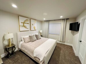 3 bedrooms, desk, iron/ironing board, free WiFi