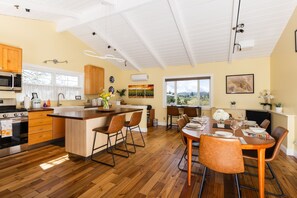 Fridge, microwave, stovetop, dishwasher - Hummingway Ranch, by Vinifera Homes (Forestville)