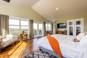 3 bedrooms, iron/ironing board, free WiFi, bed sheets - Hummingway Ranch, by Vinifera Homes (Forestville)