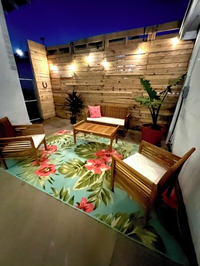 Mini suite in  vibrant Tampa close to Ybor & Cruise ports