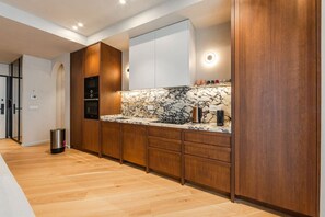 House - Lakeside Luxe Apartment 2BR Prime Location (Tirana)