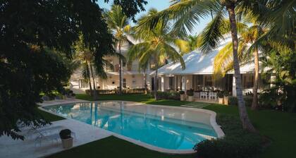 8 BDR Villa Walking Distance From Private Beach With Service Staff