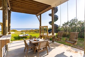 Outdoor dining - Double Beachfront Bliss | 2 Side-by-Side Homes | 8BR | 2 Spas | Sleeps 20 (Gilchrist)