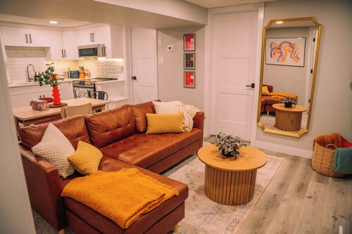 Full kitchen + TV Subscriptions + Luxurious bed