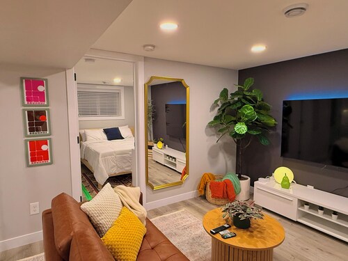 Full kitchen + TV Subscriptions + Luxurious bed