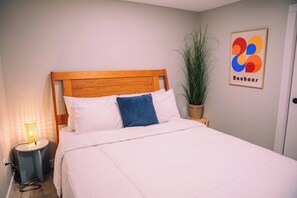 2 bedrooms, iron/ironing board, free WiFi, bed sheets - Full kitchen + TV Subscriptions + Luxurious bed (Lethbridge)