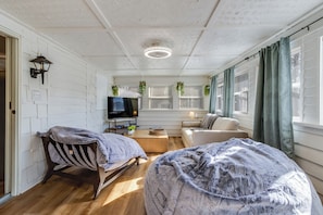 3 bedrooms, iron/ironing board, travel cot, free WiFi - Rehoboth Retreat Firepit + Patio Sleeps 10 (Rehoboth Beach)