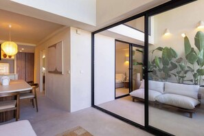 Interior - VLC Host - Reina 166 B (Valencia)