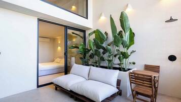 3 bedrooms, iron/ironing board, travel cot, free WiFi