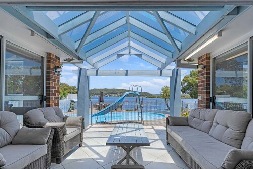 Waterside Escape- St Hubert's Island