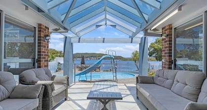 Waterside Escape- St Hubert's Island