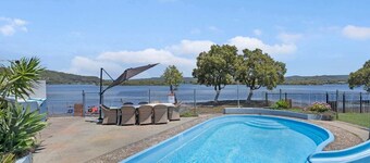 Waterside Escape- St Hubert's Island