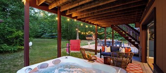 Luxurious 6-bedroom cabin with hot tub, sauna, game den, and lake