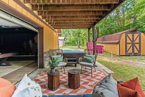 Terrace/patio - Luxurious 6-bedroom cabin with sauna and game den in Gaylord (Gaylord)