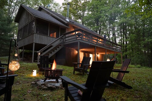 Family Cabin w/ Climbing Wall, Games. Near Great Barrington, Butternut, Lakes