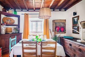 Dining - Casa das 10 Janelas at Monsanto (Monsanto)