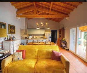 Télévision, cheminée