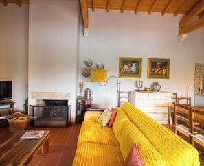 Télévision, cheminée