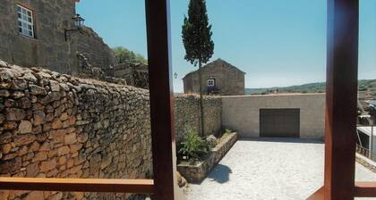 Casa de Sampaio, Castelo Mendo