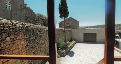 Casa de Sampaio, Castelo Mendo