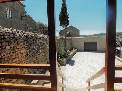 Casa de Sampaio, Castelo Mendo