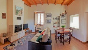 Televisión, chimenea y tenis de mesa 