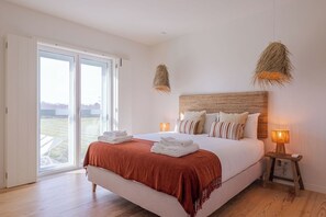 Iron/ironing board, travel cot, WiFi, bed sheets