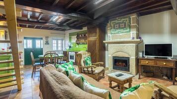 Televisie en een open haard