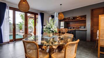 Villa, 2 Bedrooms | Dining