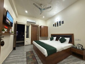 Rúm með memory foam dýnum, ókeypis þráðlaus nettenging, rúmföt