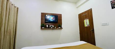 Individually decorated, cots/infant beds, free WiFi, bed sheets