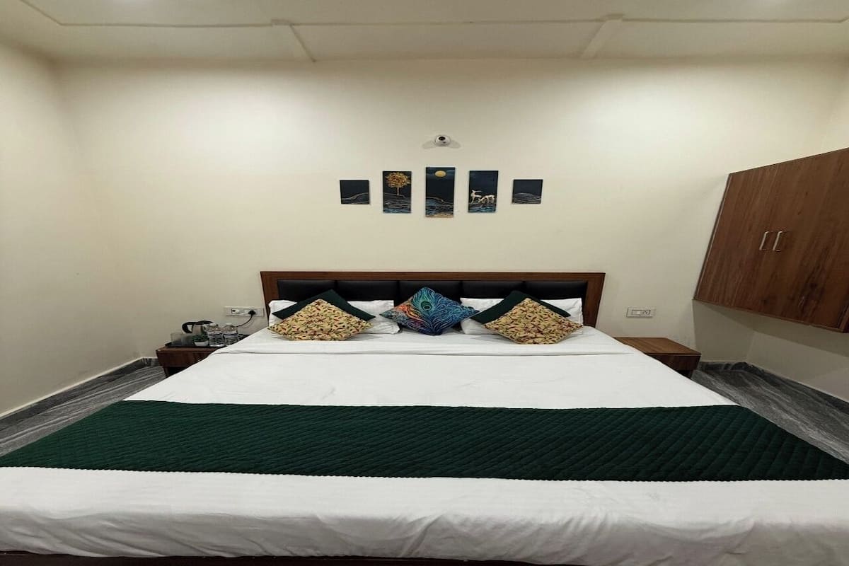 Deluxe Room, 1 Double Bed | Memory-foam beds, free WiFi, bed sheets
