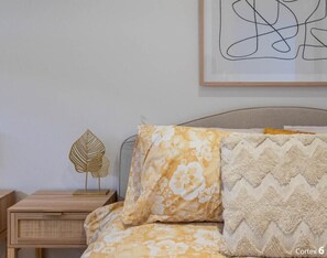 4 bedrooms, WiFi, bed sheets - #7 - The Block Victor Harbor (McCracken)