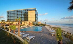 Pool -  4 studios 4 bathrooms - Family & Friends Beach Retreat - Sleeps up to 20 (Daytona Beach)