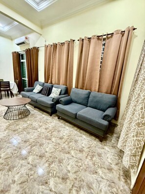 Living area - Homestay Selesa KPB Guest House (Kuala Terengganu)