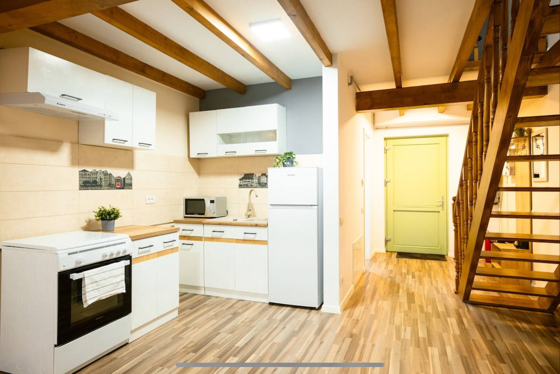 Fridge, oven, stovetop, coffee/tea maker