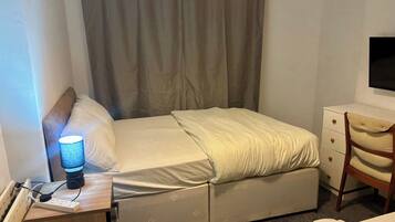 Iron/ironing board, WiFi, bed sheets
